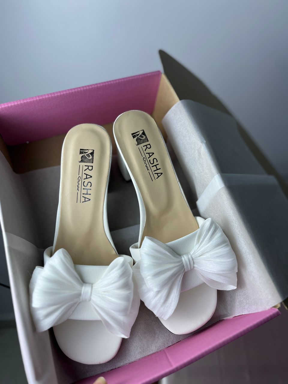 Mules blanches a noeud BY NR